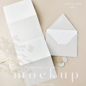 4 Mockup di invito piegato, Mockup di invito a fisarmonica, Mockup di biglietti a fisarmonica, Mockup di invito di nozze, VDCARD-26