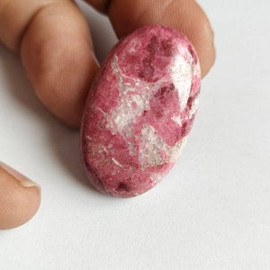 Magnifique cabochon en thulite rose de 35,20 carats pour la fabrication de bijoux. Cabochon en thulite. Cabochon rose #TH8