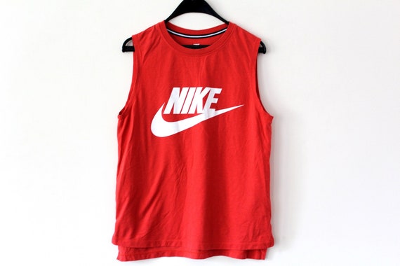 white nike sleeveless shirt