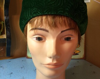 Vintage 1960's Green LADY ELEGANT Charming Hat with Bow