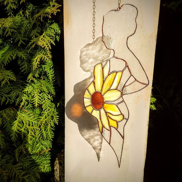 Pregnant woman's silhouette / Pregnancy gift in stained glass / pregnant belly with sunflower