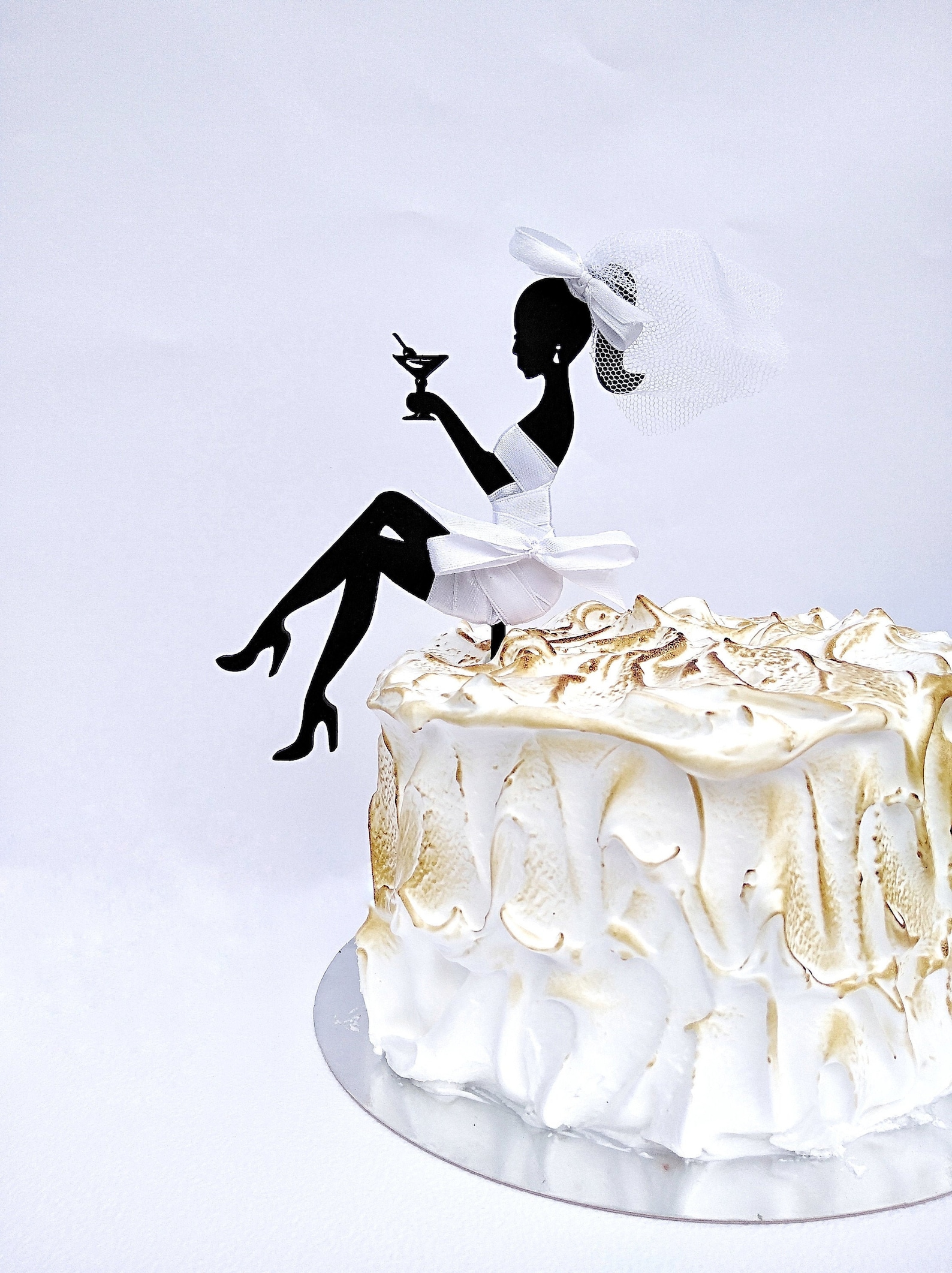 Bridal shower topper Bride To Be Cake Topper. Mujer sentada Etsy España