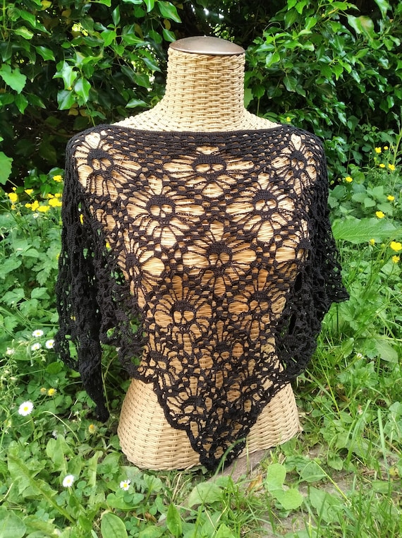Poncho été avec têtes de mort fait main au crochet Taille S ( 36/38 ) ou petit M LIVRAISON GRATUITE