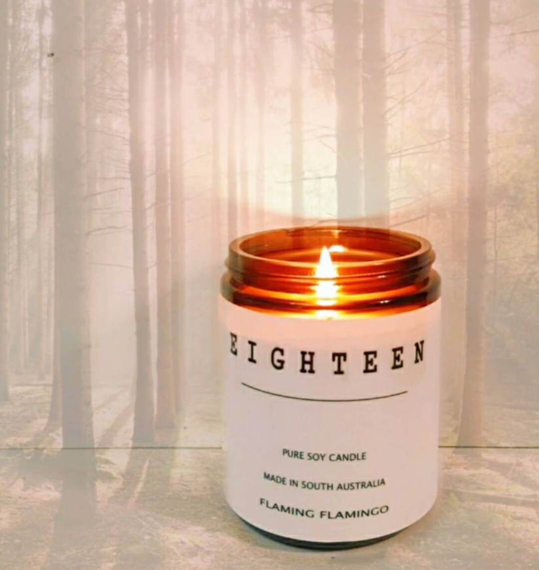 Eighteen essential oil soy candle our version of santal 33. Etsy Italia