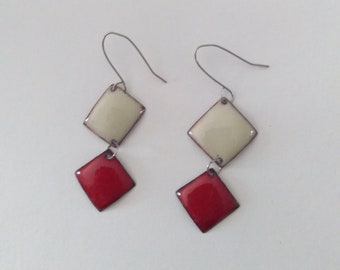 Boucles d'oreilles pendantes carrées beige et bordeaux en émail véritable sur cuivre