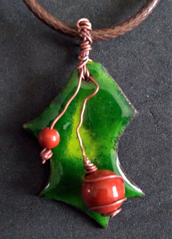 Nature pendant in real enamel and fine stones