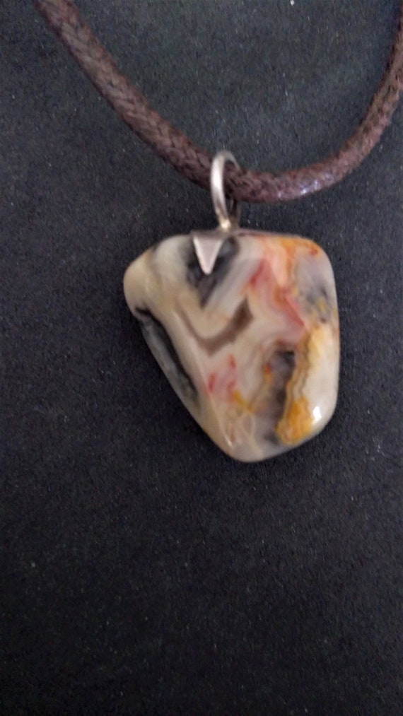 Collar with crazy lace agate