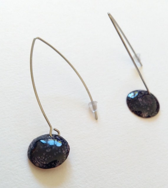 Earrings with black enameled round and copper (real enamels)