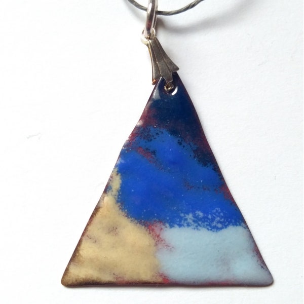 Pendentif triangle  en émail véritable