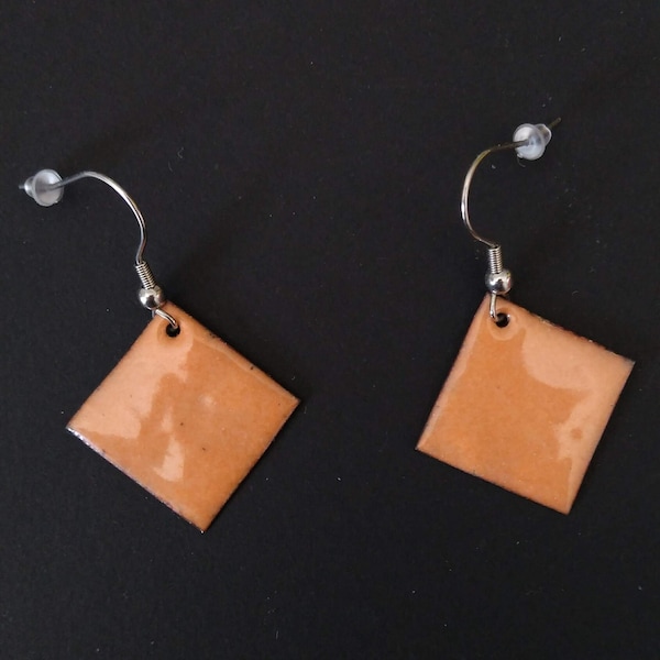 Boucles d'oreilles losange orange abricot en émail véritable