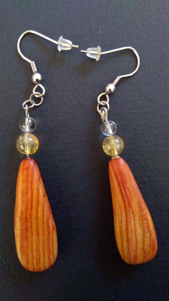 Earrings in wood and fine stones