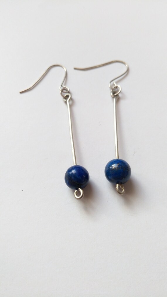 Silver hanging earrings with lapis lazuli pearl