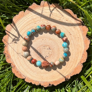 Turquoise impressie Jasper met heilige natuurlijke Rudraksha Guru kraal, halfedelsteen kralen stretch mala armband en meditatiehulpmiddel