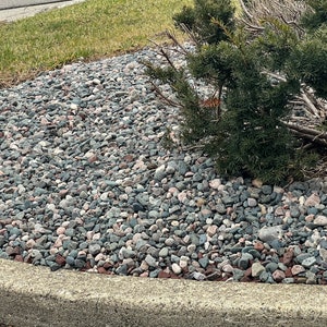 Blue River Round Stone #57 1 Gallon Bag