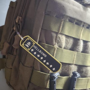 Etiquetas para bolsos y llaveros StrataGem de HellDivers