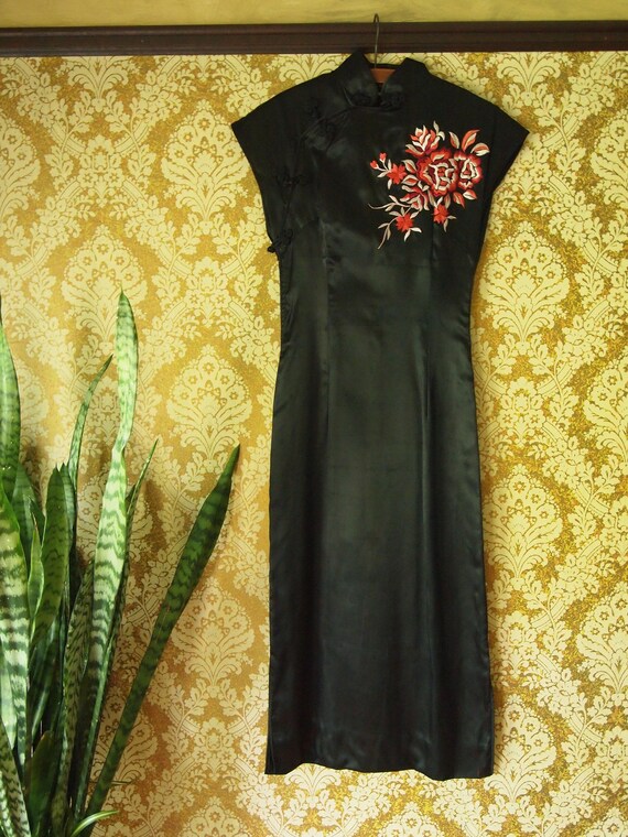Vintage 1960's Asian Inspired Fitted Dress