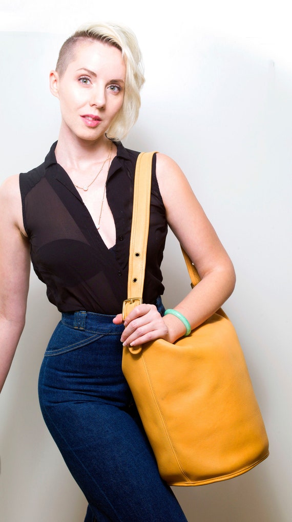 HUGE! Coach Duffel Sac Yellow Leather Bucket Feed