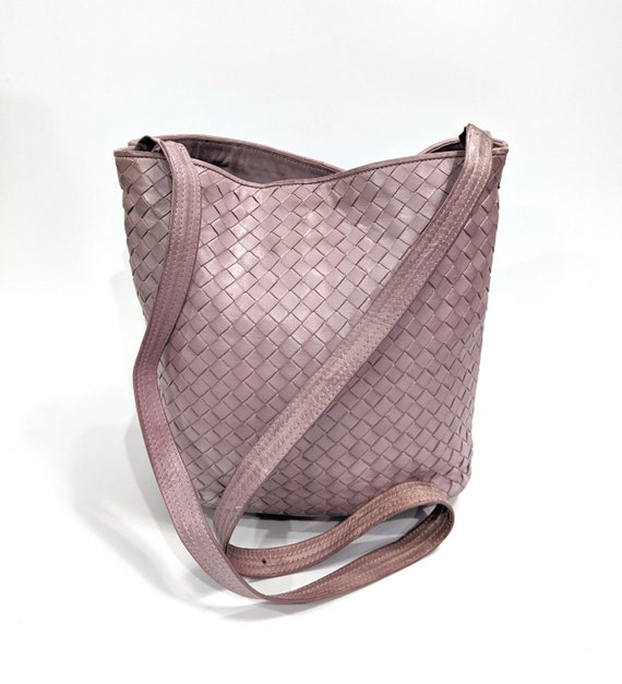 RARE Bottega Veneta Lavender Intrecciato Leather Bucket Crossbody