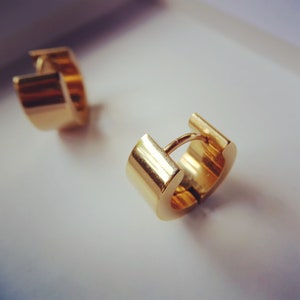 NEW IN! Chunky huggie hoop 18 K gold plated trendy earrings