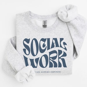 Sweat-shirt rétro en travail social, cadeau de remise des diplômes tendance ondulé pour étudiant en travail social, cadeaux pour travailleur LSW MSW, sweat-shirt unisexe à col rond