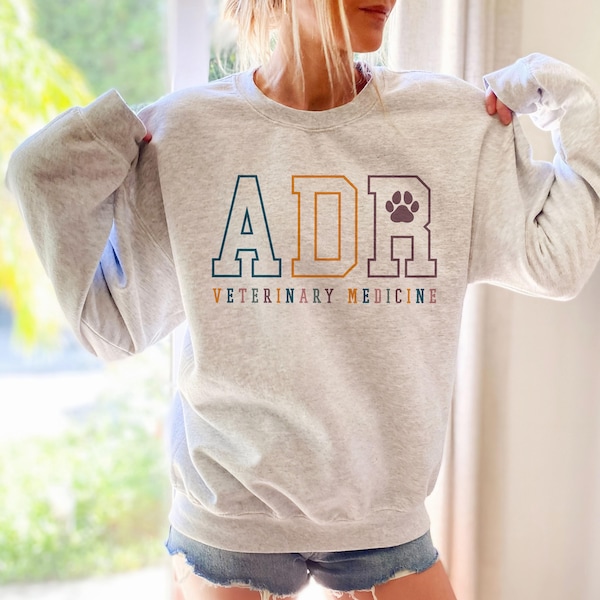 ADR Sweatshirt, macht nicht richtig, lustiges Vet Tech Veterinary Geschenk für Mitarbeiter, DVM LVT Abschlussfeier, Unisex Rundhals-Sweatshirt