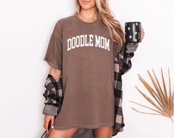 Comfort Colors® Doodle Mom Shirt, Dog Mom Labradoodle Goldendoodle, Garment-Dyed Unisex T-Shirt
