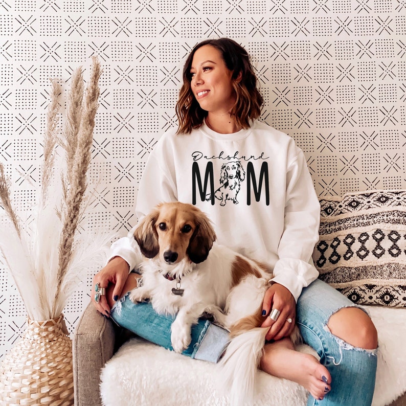 Dachshund Gifts For Her Dachshund Mom Doxie Mama Wiener, Sausage Dog Long Haired Breed Unisex Graphic Sweatshirt White