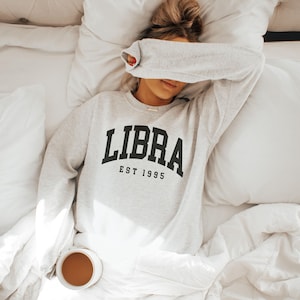 Felpa Bilancia, Anno di nascita personalizzato, Maglione Bilancia Est 1995, Regalo di compleanno, Felpa con oroscopo astrologico, Girocollo unisex Ash