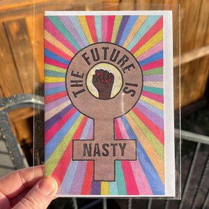 Tarjeta de felicitación feminista: El futuro es peligroso, poder para el pueblo