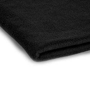 Op de afbeelding: Een gevouwen stuk effen zwarte fleecestof met een zacht, getextureerd en licht pluizig oppervlak. Het materiaal is ondoorzichtig en heeft een consistente, diepzwarte kleur, met een strakke, rechte rand waar de stof is dubbelgevouwen.