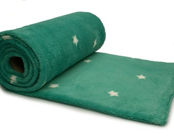 Soft Plush Double-sided printed Stars on green 50 x 185 cm