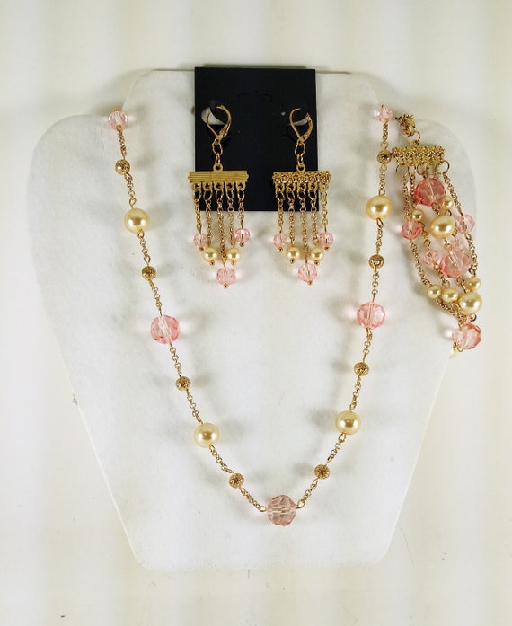 Three-piece Jewelry Set of Pink Crystals and Gold Pearls