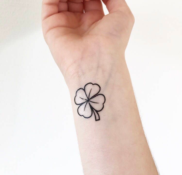 Тату клевер эскиз минимализм