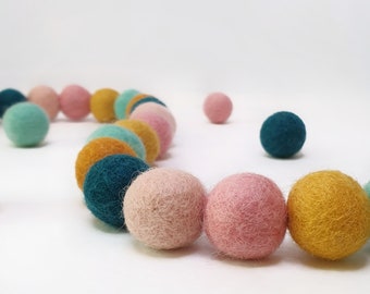 Vintage Tulip Easter Pom Pom Garland - Felt Ball Nursery Decor