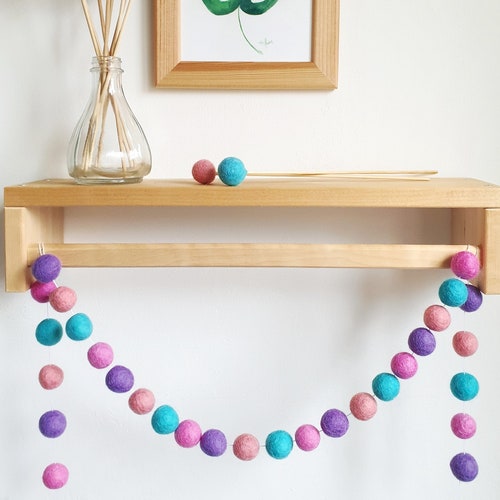 MECCANIXITY 2Pcs Felt Ball Garland Bright Green Pom Pom Garland Handing