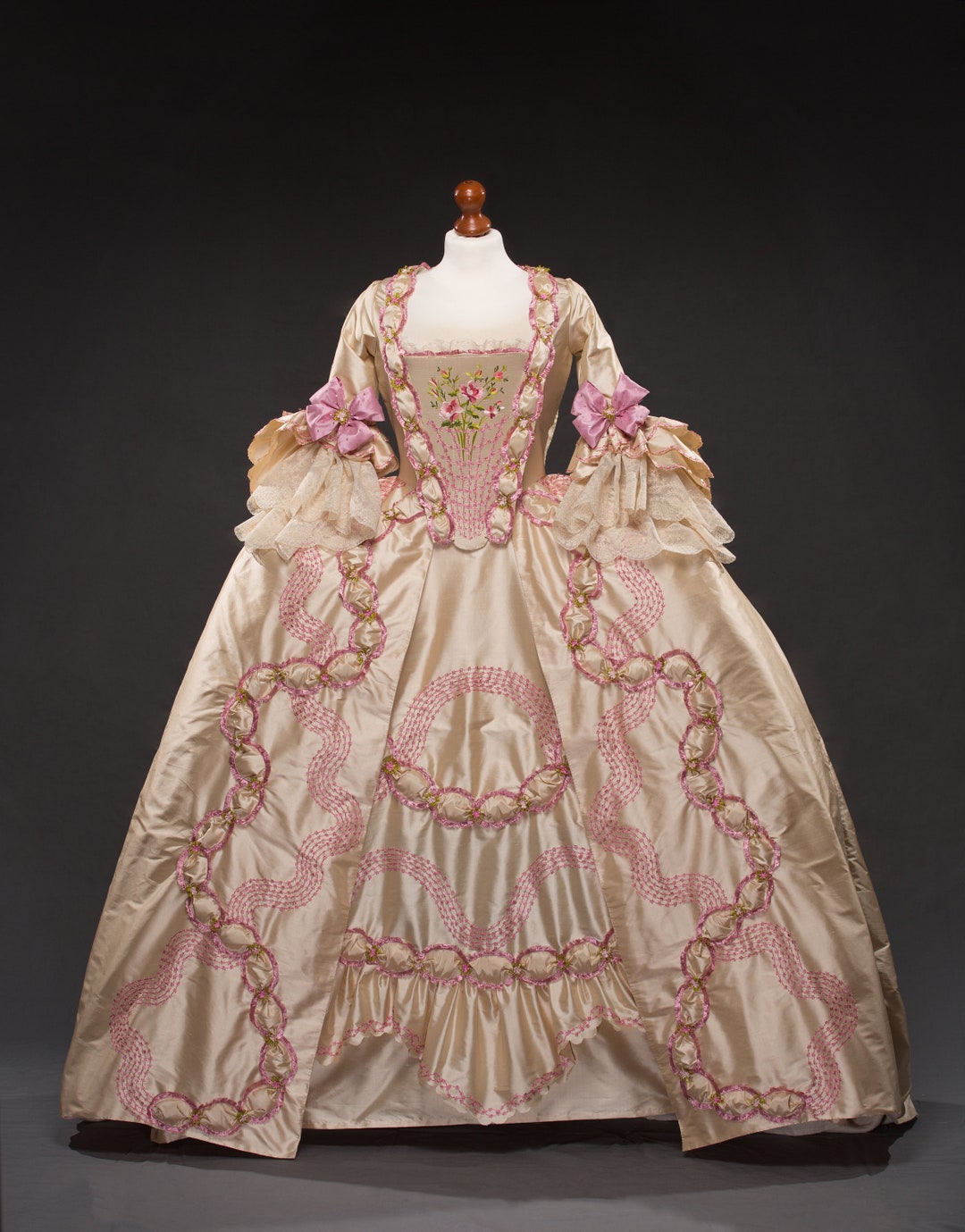 ローブ・ア・ラ・フランセーズ 18 世紀の衣装の再現 - Etsy 日本