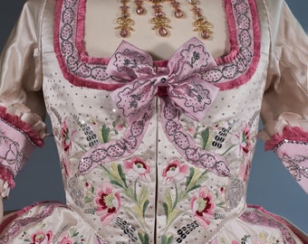 Robe à la française pareée reconstitution de costumes du XVIIIe siècle