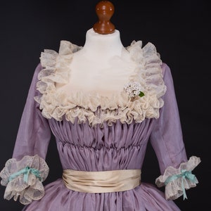 Chemise à la Reine, robe en soie reconstitution de costumes du XVIIIe siècle