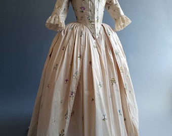 Robe a la anglaise dress gown 18th century reenactment Marie Antoinette