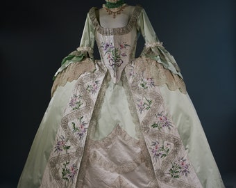 Robe à la française pareée reconstitution de costumes du XVIIIe siècle