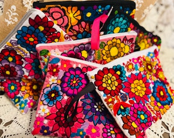 Embroidered cosmetic  bag, artesania mexicana