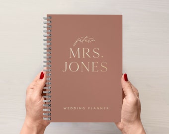 Future Mrs Wedding Planner Book. Best Friend Gift For Bride. Personalized Wedding Planner. Engagement Gift. Gold Foil Wedding Planner. KP10Q