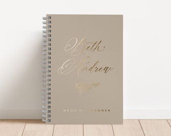Beige Wedding Planner Book. Bridal Shower Gift. Custom Floral Wedding Planner. Personalized Engagement Gift. Gift For Bride. Gold Foil KP6Q