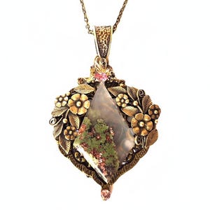 Beautiful Java Moss Agate Cabochon Necklace on Bronze with Humming Bird  17
