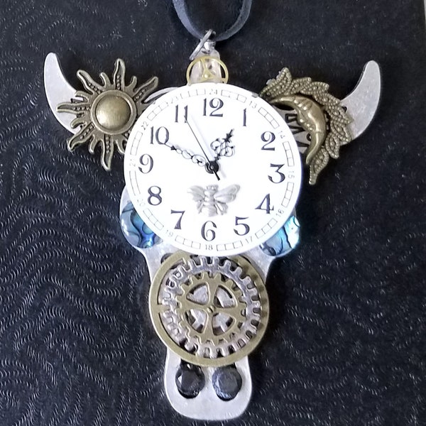 Collier de pièces de montre de poche Steampunk Skull de 24 po. avec zircone cubique SP9092