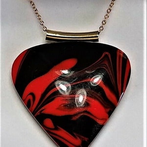 Red & Black 20&quot; 14ct GF Chain with Bowlerite Cabochon BRB67