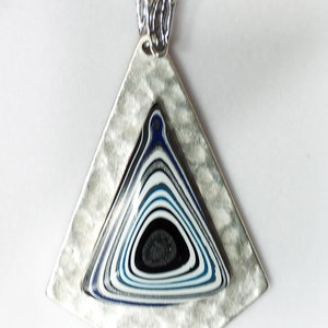 20 "Ford Fordite Detroit Achat Cabochon Halskette an Silberplatten Setting und Sterling Silber Kette 12"