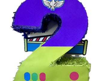 Piñata con temática de Buzz Lightyear en número
