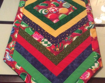 Weihnachts Ornament Quilted Tischläufer