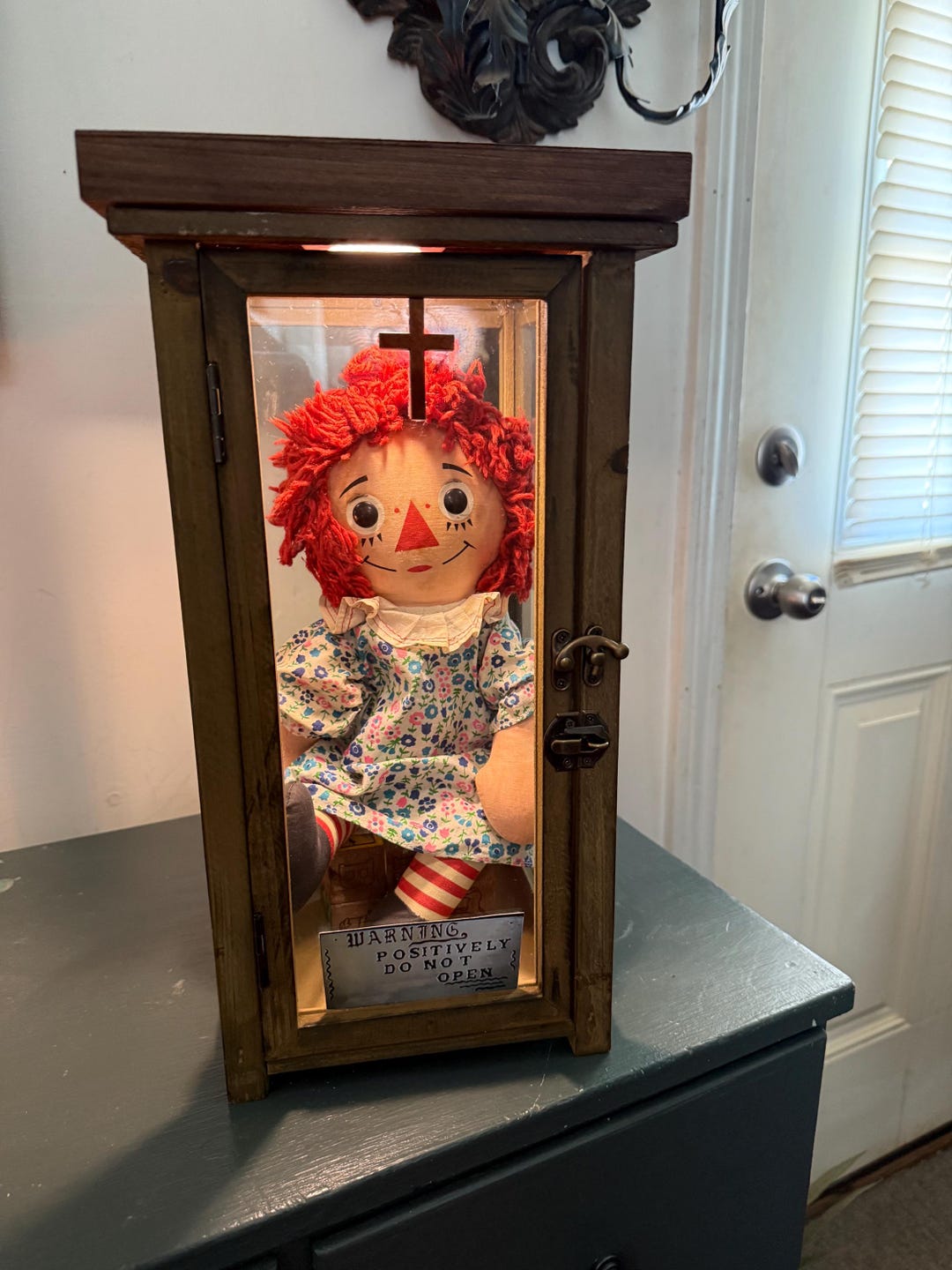 Caja de muñecas Annabelle para muñecas embrujadas y objetos de colección de  terror España